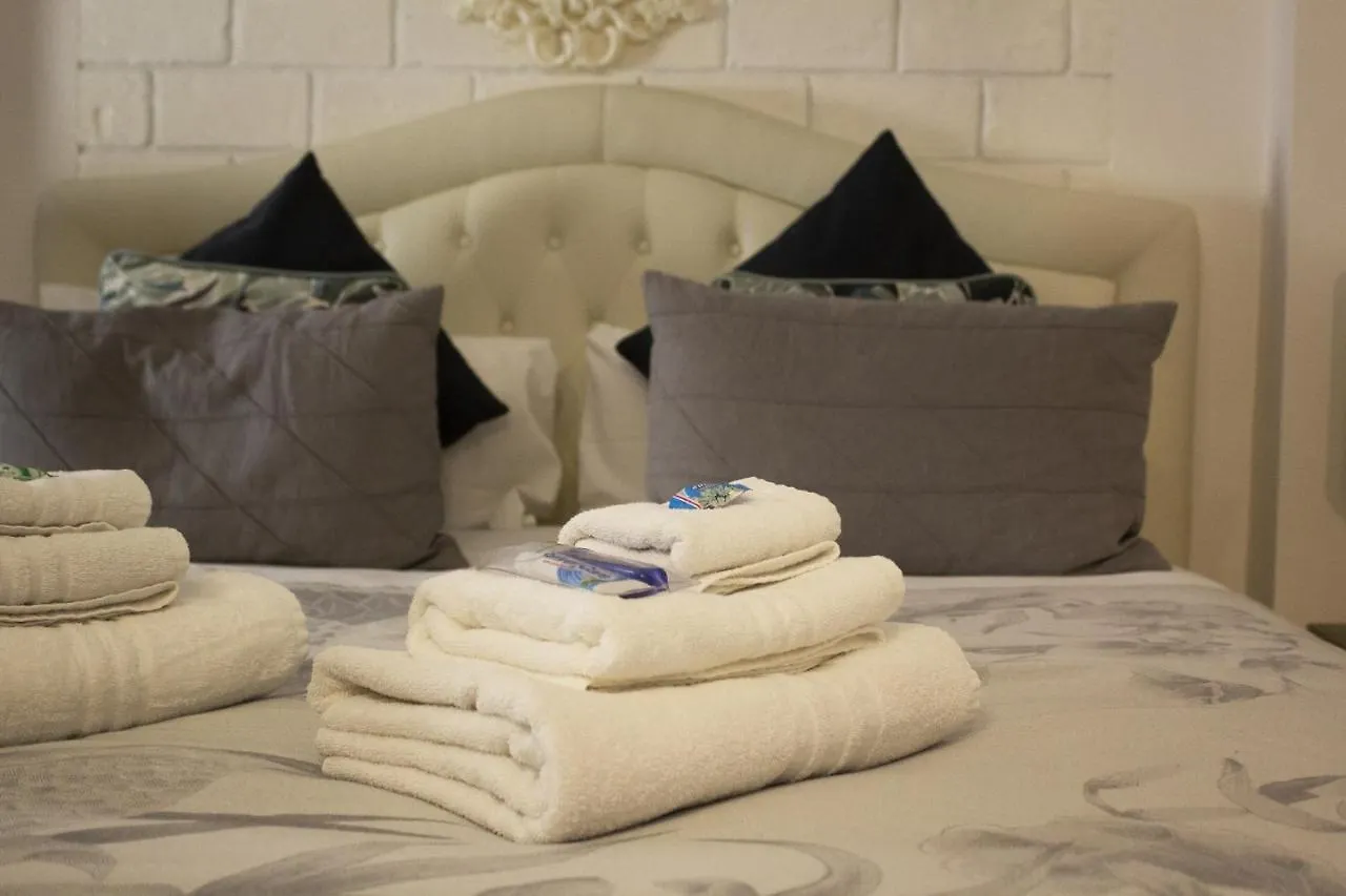 Bed and Breakfast Naviglio81 Mediolan 2*,  Włochy